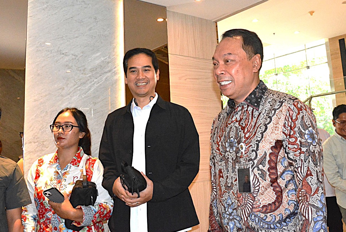 Wakil Ketua Komisi VI DPR RI, Adisatrya Suryo Sulisto saat melakukan kunjungan kerja Komisi VI DPR RI ke Semarang, Jawa Tengah di Semarang, Jawa Tengah, Rabu (12/11/2025). Foto : Ayu/Andri