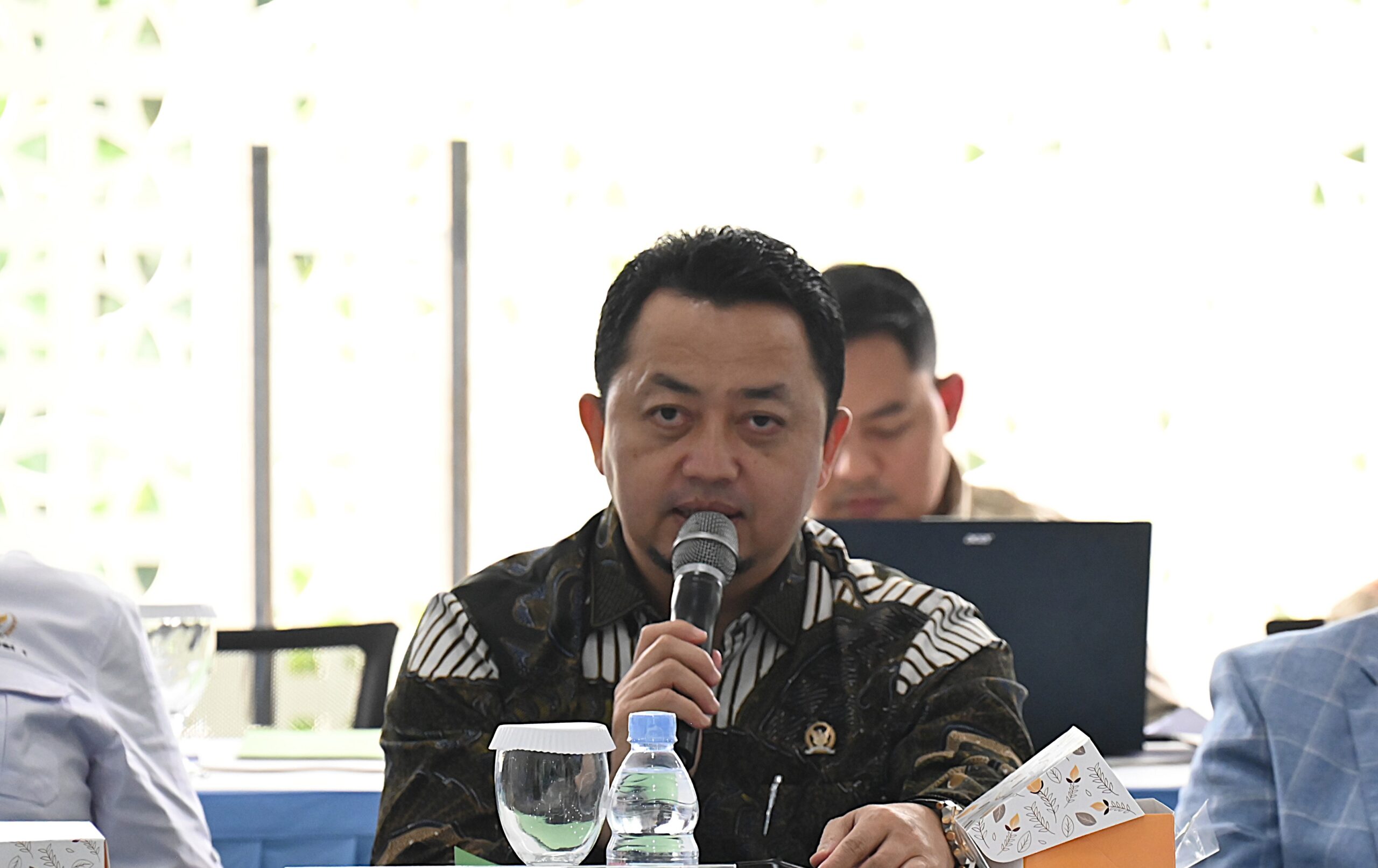 Anggota Komisi I DPR RI, Syahrul Aidi Maazat saat mengikuti kunjungan Kerja Spesifik Komisi I DPR RI ke Kabupaten Bekasi, Provinsi Jawa Barat, Kamis (06/11/2025). Foto : Ndn/Andri.