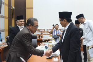 Wakil Ketua Komisi VIII DPR RI Abidin Fikri dalam Rapat Kerja dengan Menteri Agama RI di Kompleks Parlemen, Senayan, Jakarta, Selasa (11/11/2025). Foto : Arief/Andri.