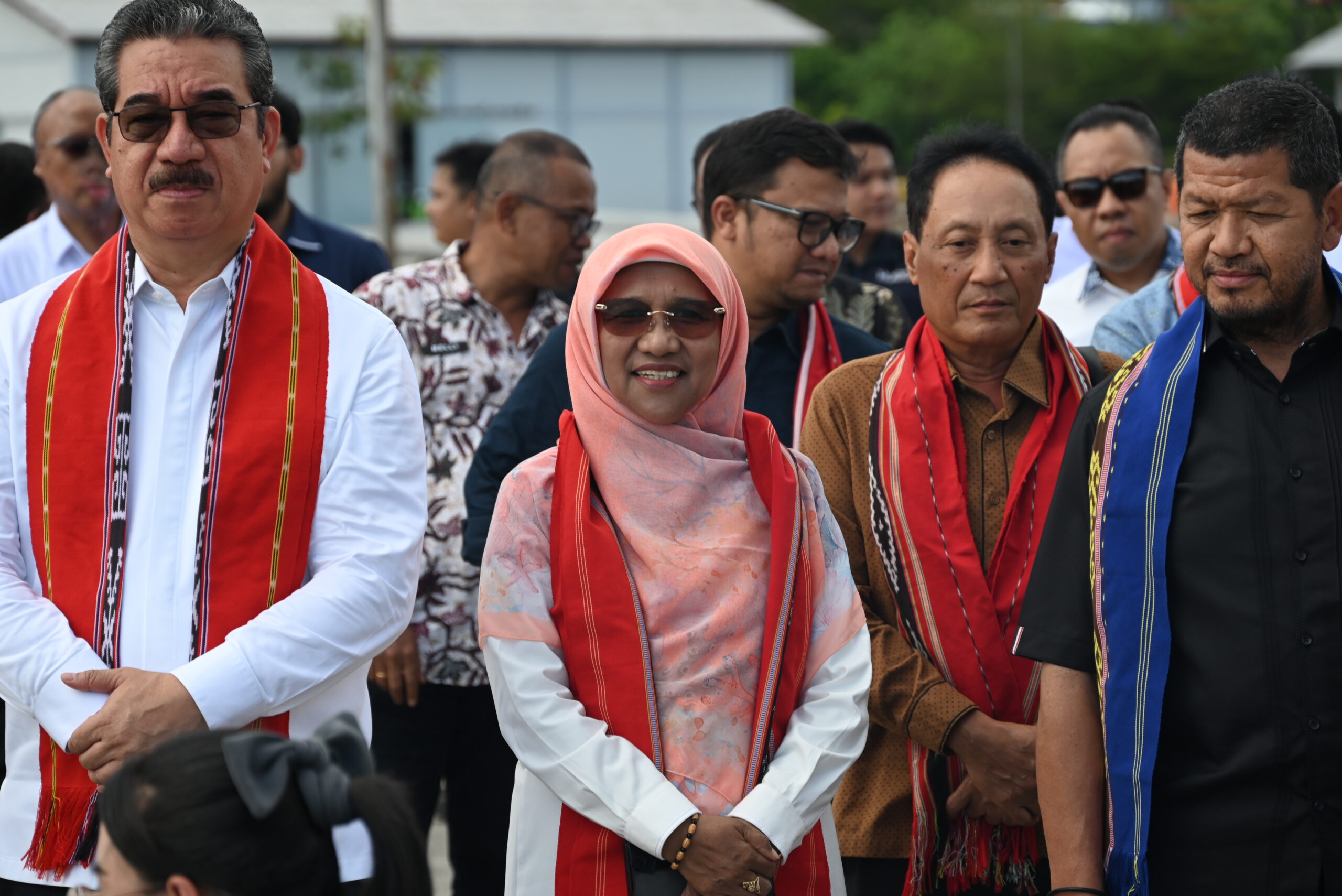 Anggota Komisi V DPR RI, Saadiah Uluputty (tengah) saat mengikuti kunjungan kerja masa reses Komisi V DPR RI di Ambon, Maluku, Kamis (30/10/2025). Foto: Estu/vel.