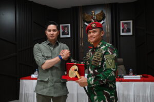 Wakil Ketua Komisi I DPR RI Budisatrio Djiwandono saat memimpin agenda Kunjungan Kerja Spesifik Komisi I ke Grup 1 Komando Pasukan Khusus (Kopassus) di Kota Serang, Banten, Kamis (6/11/2025). Foto : Um/Andri.