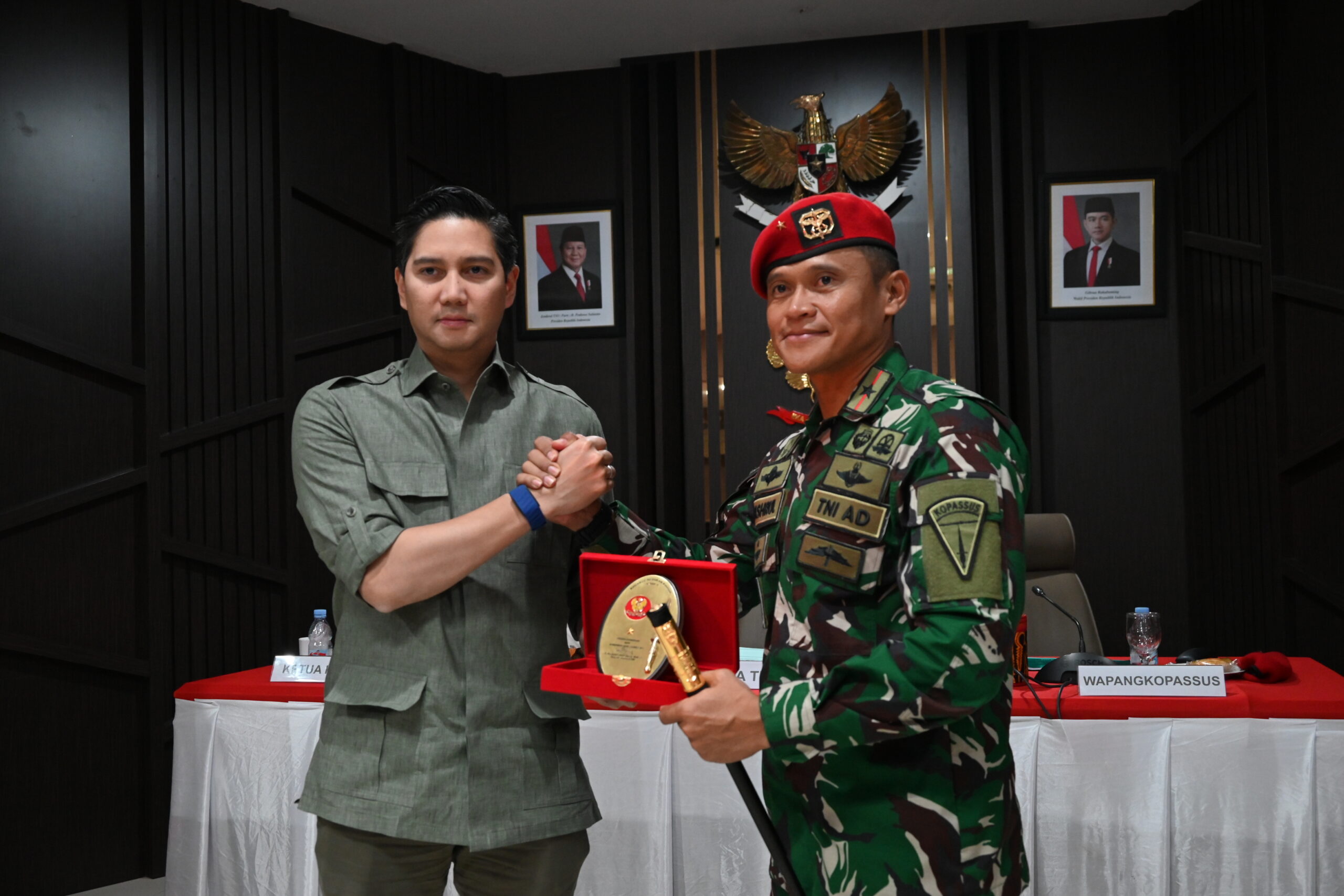 Wakil Ketua Komisi I DPR RI Budisatrio Djiwandono saat memimpin agenda Kunjungan Kerja Spesifik Komisi I ke Grup 1 Komando Pasukan Khusus (Kopassus) di Kota Serang, Banten, Kamis (6/11/2025). Foto : Um/Andri.
