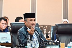 Wakil Ketua Komisi XIII DPR Sugiat Santoso saat memimpin rapat di Gedung Nusantara, Senayan, Jakarta, Rabu (26/11/2025). Foto : Runi/Andri.