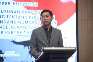 Kepala Badan Keahlian (BK) Sekretariat Jenderal (Setjen) DPR RI Bayu Dwi Anggono saat memberikan sambutan dalam FGD dengan tajuk urgensi penyusunan RUU PSDN di Jakarta, Kamis (13/11/2025). Foto : Jaka/Andri.