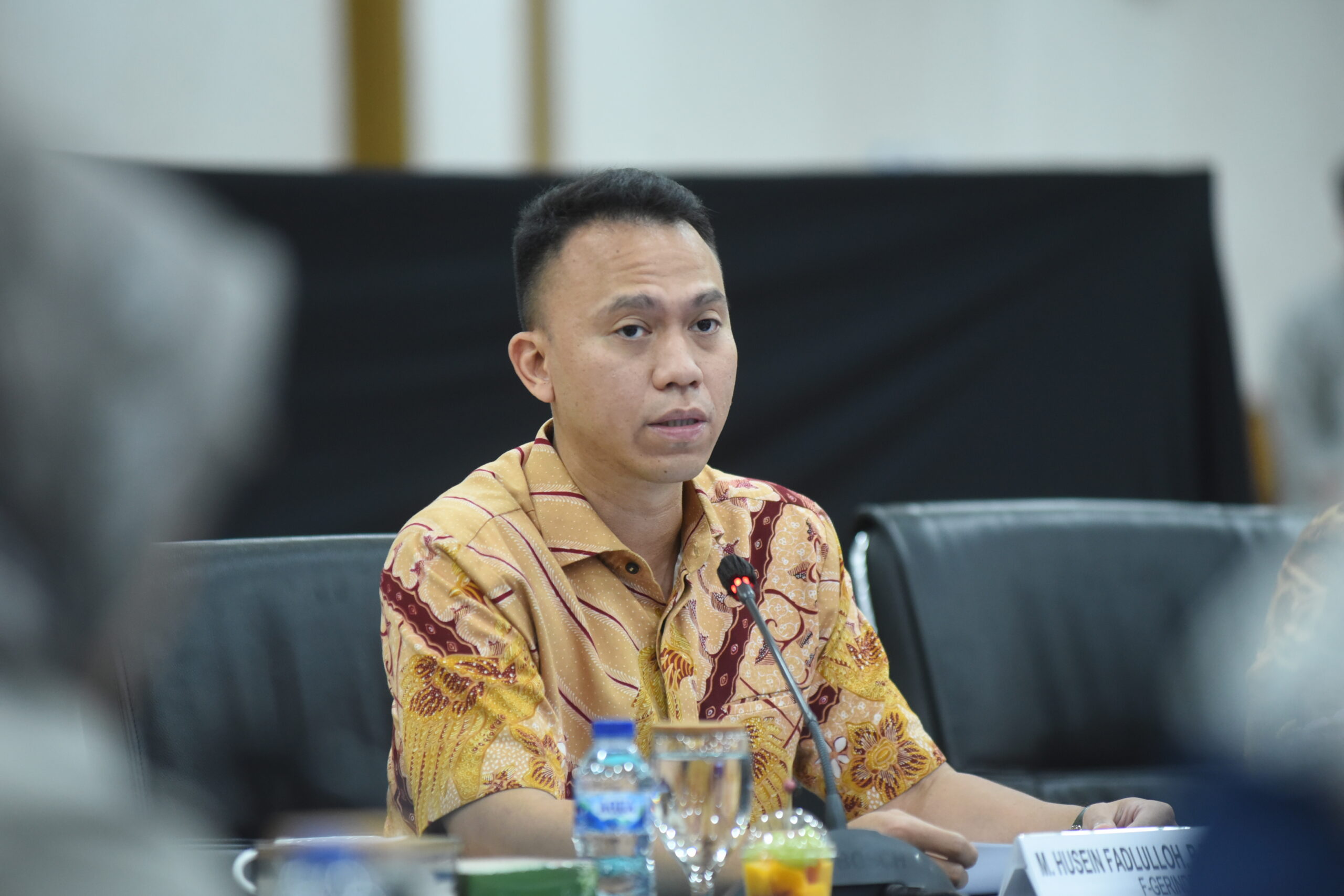 Anggota Komisi VI DPR Muhammad Husein Fadlulloh saat memimpin Tim Kunspek Komisi VI DPR mengunjungi kantor Peruri di Karawang, Jawa Barat, Jumat (7/11/2025). Foto: Jaka/vel