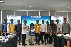 Wakil Ketua Komisi V DPR RI Ridwan Bae saat agenda Kunjungan Kerja Spesifik Komisi V DPR RI ke Kantor Jalan Tol PT Marga Trans Nusa (MTN) di Kota Tangerang Selatan, Provinsi Banten, Kamis (13/5/2025). Foto : Saum/Andri.