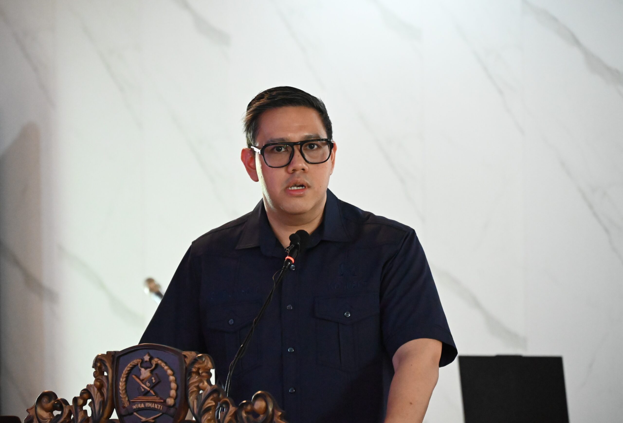 Wakil Ketua Komisi I DPR RI Dave Akbarshah Fikarno Laksono saat melakukan kunjungan kerja ke Korem 162/Wira Bhakti sebagai bagian dari pengawasan implementasi Undang-Undang Nomor 3 Tahun 2025 tentang TNI di Mataram, NTB, Rabu (26/11/2025). Foto : Ya/Andri.