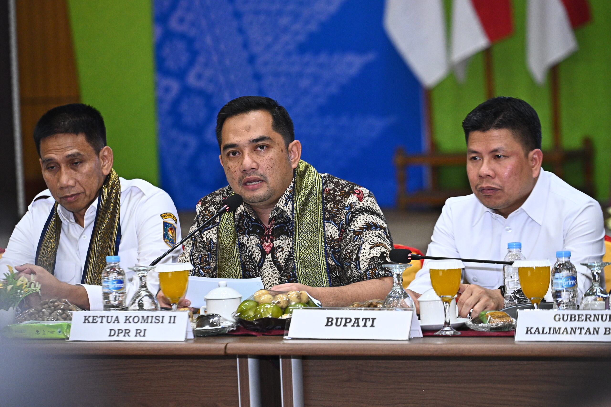 Ketua Komisi II DPR RI, Rifqinizamy Karsayuda saat memimpin Kunjungan Kerja Spesifik Panja Pengelolaan Perbatasan Wilayah Negara ke Kabupaten Sambas. Provinsi Kalimantan Barat. Rabu, (26/11/2025). Foto : Mfn/Andri.