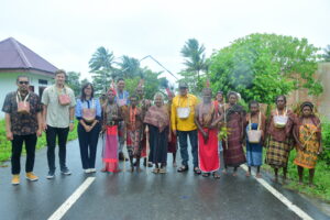 Anggota DPR RI Robert Joppy Kardinal melakukan kunjungan Panitia Kerja (Panja) Blue Economy (BKSAP) DPR RI melaksanakan kunjungan kerja ke Sorong, Papua Barat Daya, Rabu (12/11/2025). Foto : Rni/Andri.