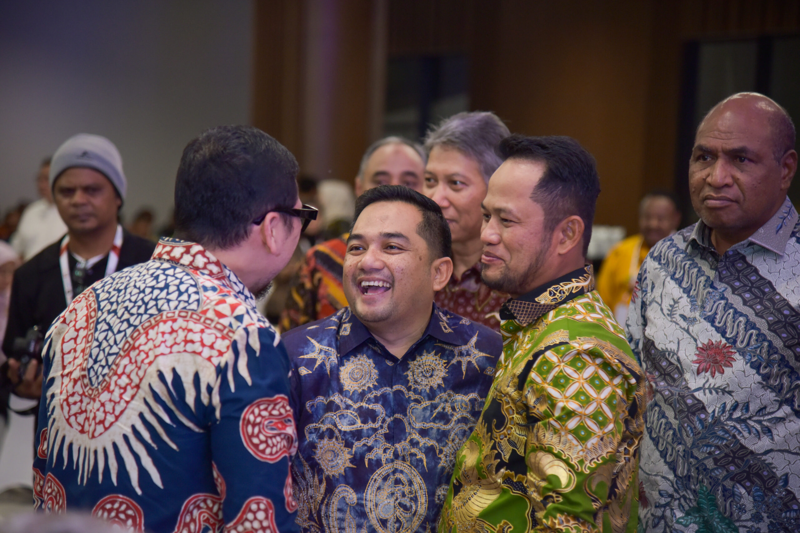 Ketua Komisi II DPR RI Muhammad Rifqinizamy Karsayuda (tengah) saat mengikuti kunjungan kerja Komisi II DPR RI di Nusantara, Selasa (11/11/2025). Foto: Yoga/vel