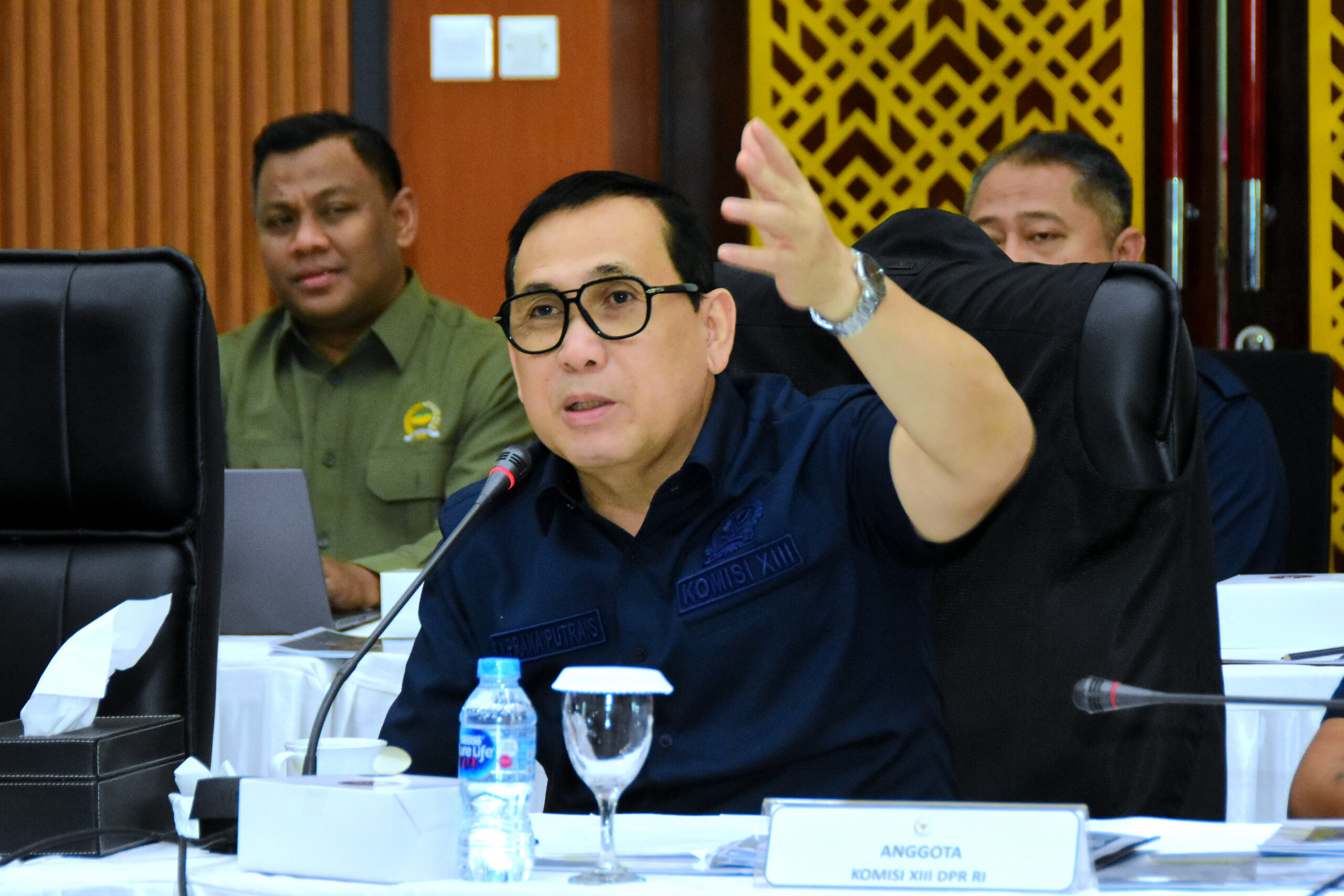 Anggota Komisi XIII DPR RI, Prana Putra Sohe, saat mengikuti pertemuan di Kantor Wilayah Kementerian Hukum dan HAM Kalimantan Barat, Kamis (20/11/2025). Foto: Runi/vel.