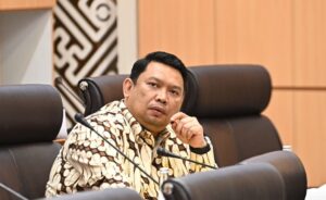 Anggota DPR RI Komisi VII, Ilham Permana dalam RDP Komisi VII DPR RI dengan Direktur Jenderal Industri Agro dan Kepala BSKJI Kementerian Perindustrian RI di Ruang Rapat Komisi VII, Senayan, Jakarta, Senin (10/11/2025). Foto : Farhan/Andri.
