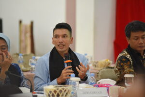 Anggota Komisi X DPR RI, Muhammad Kadafi, saat mengikuti kunjungan kerja Panja Pelestarian Cagar Budaya Komisi X DPR RI ke Kabupaten Aceh Besar, Provinsi Aceh, Rabu (12/11/2025). Foto: Singgih/vel.