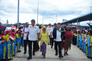 Pimpinan serta Anggota Tim Komisi IV DPR RI saat melakukan kunjungan kerja untuk serap aspirasi di Raja Ampat, Papua Barat Daya, Jumat (31/10/2025). Foto: Eki/vel.