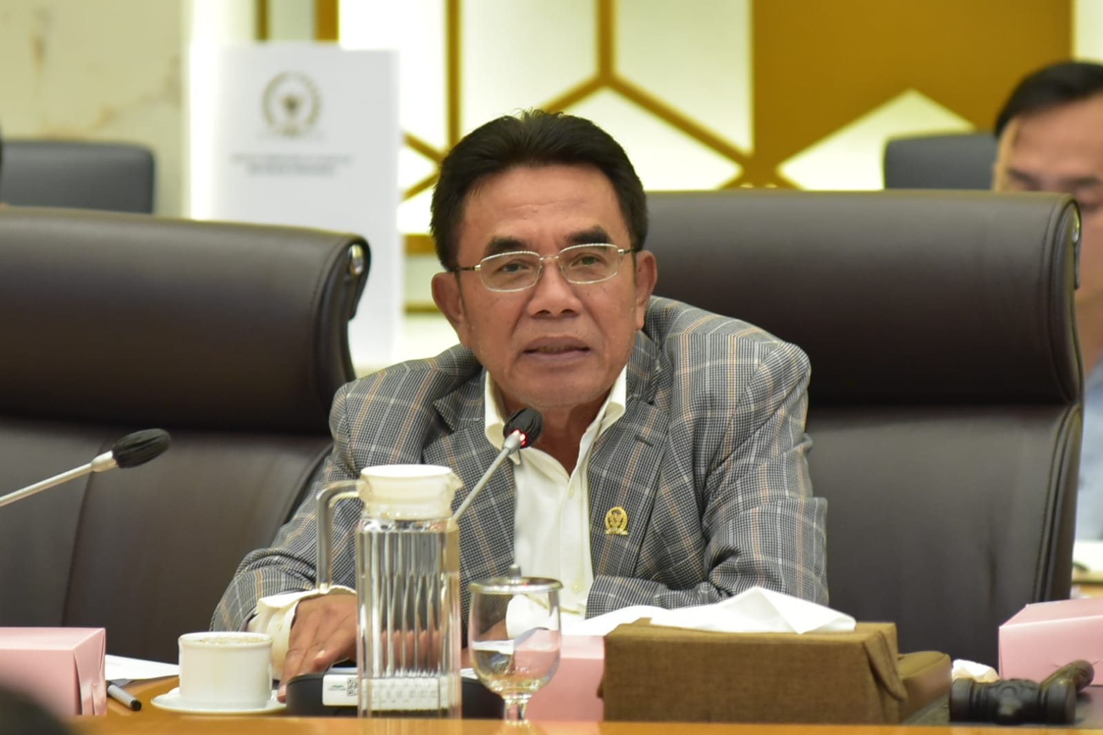 Ketua Komisi IV DPR RI, Panggah Susanto saat mengikuti rapat kerja Komisi IV DPR RI dengan Menteri pertanian di Gedung Nusantara, Senayan, Jakarta, Senin (24/11/2025). Foto: Oji/vel.