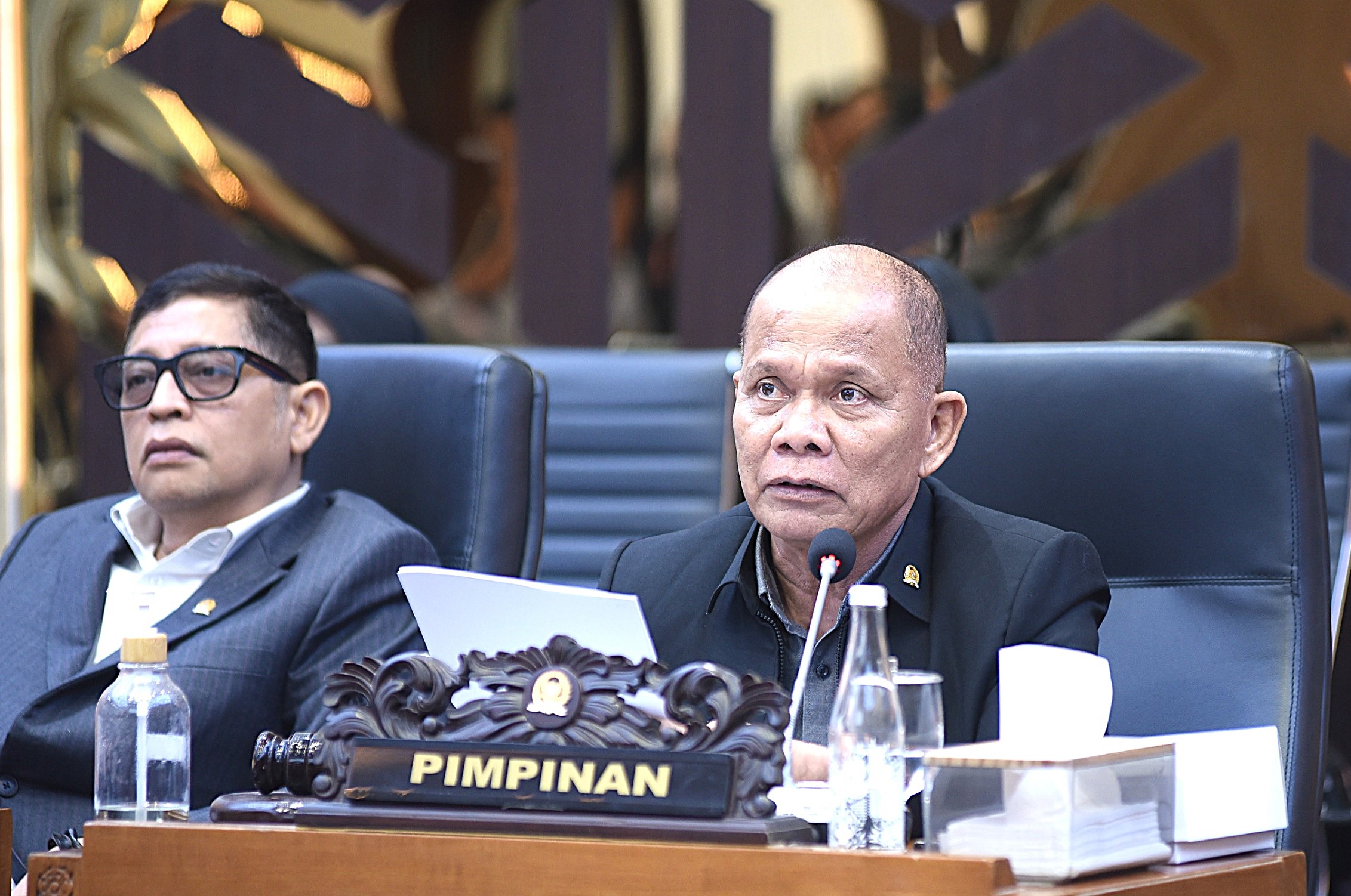 Wakil Ketua Baleg DPR RI Sturman Panjaitan dalam rapat Panja membahas penyempurnaan RUU tentang Badan Pembinaan Ideologi Pancasila (RUU BPIP) di Ruang Baleg, Gedung Nusantara I, Senayan, Jakarta, Senin (24/11/2025). Foto : Opie/Andri.
