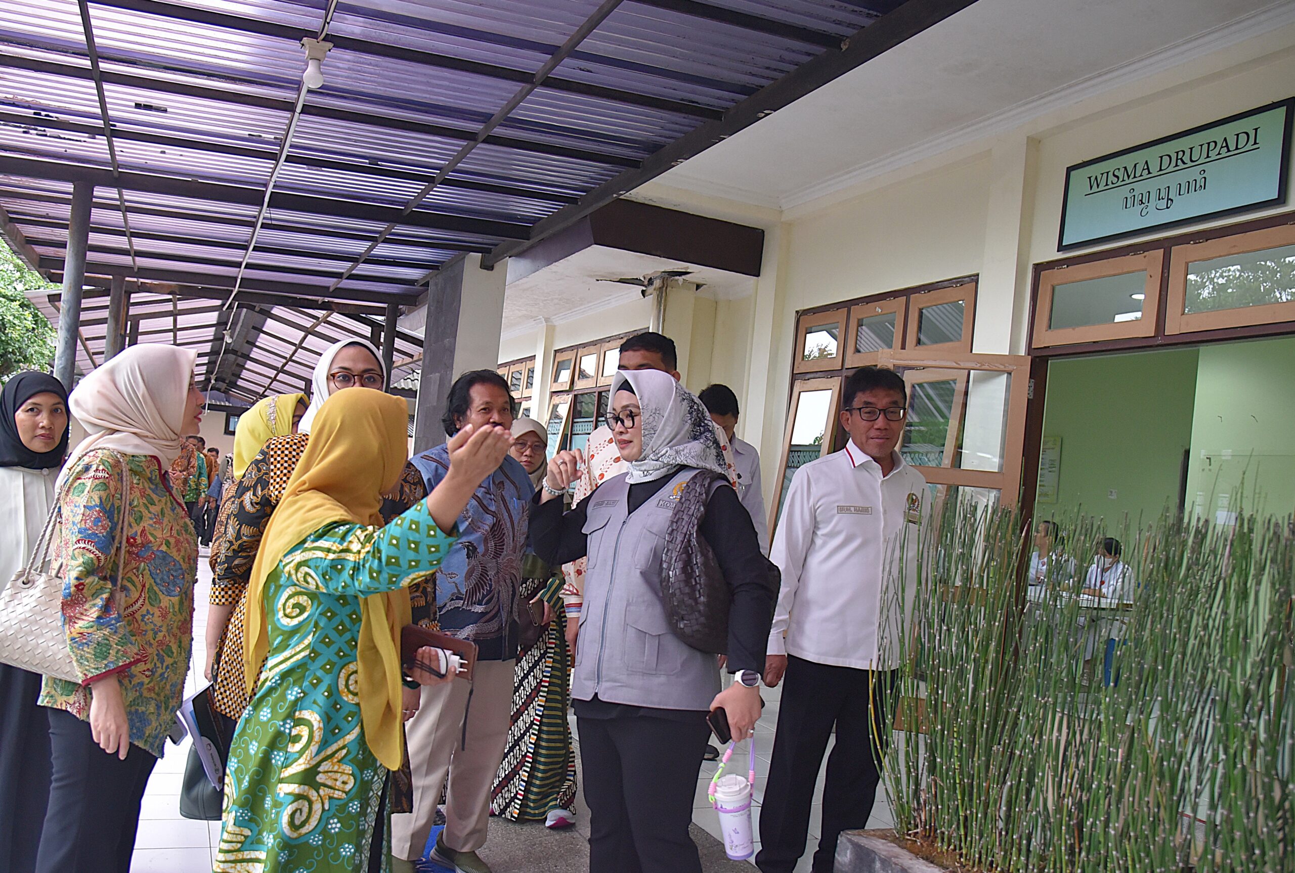 Wakil Ketua Komisi IX DPR RI, Putih Sari saat memimpin rapat Kunjungan Kerja Spefisik (Kunspek) Komisi IX DPR RI ke Rumah Sakit Jiwa Grhasia, Kabupaten Sleman, Provinsi Daerah Istimewa Yogyakarta (DIY), Kamis (6/11/2025). Foto : Aas/Andri.