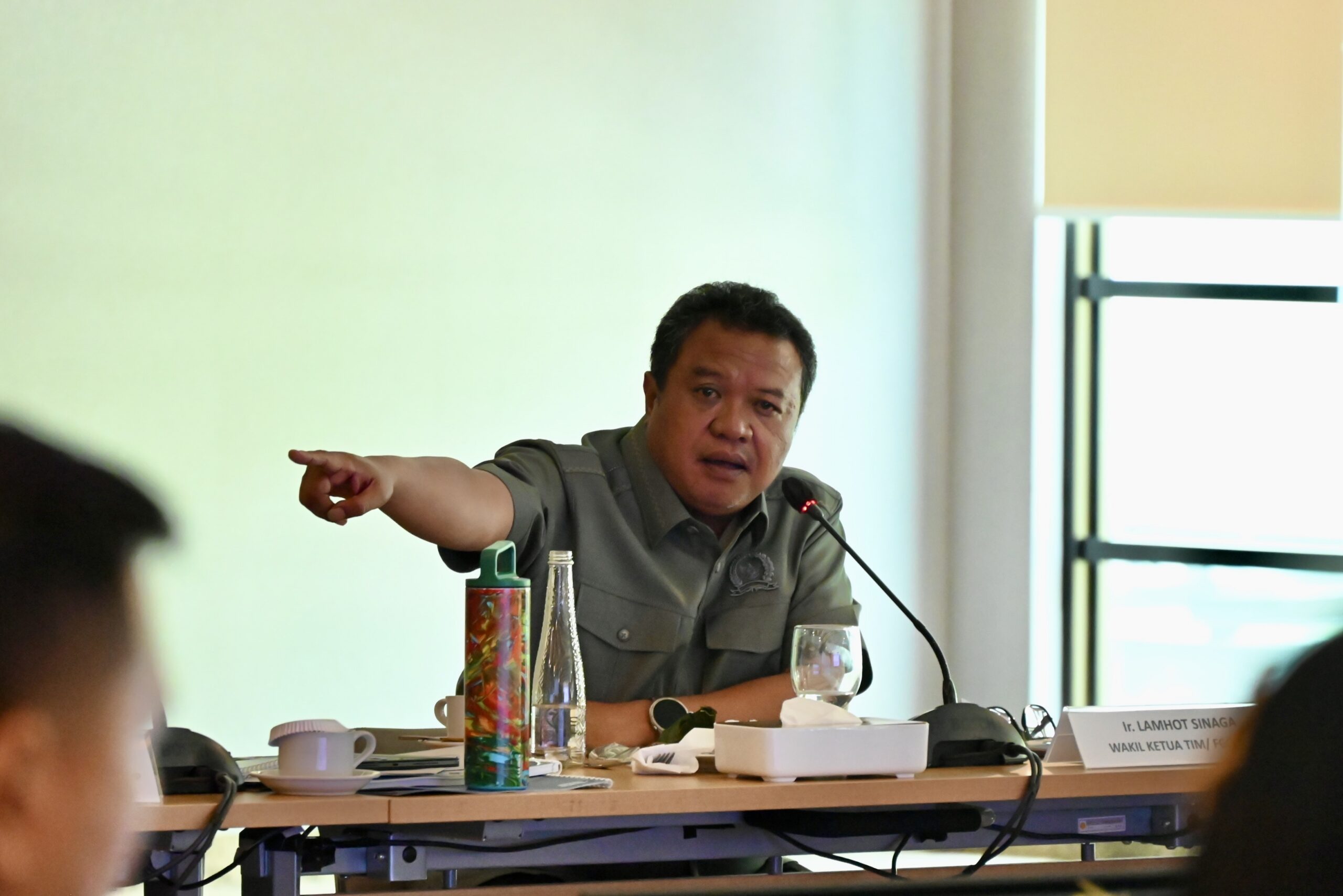 Wakil Ketua Komisi VII DPR RI, Lamhot Sinaga, saat memimpin pertemuan kunjungan kerja reses di Bali, Jumat (31/10/2025). Foto: Bianca/vel.