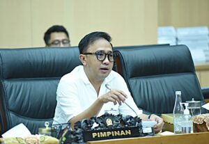 Wakil Ketua Komisi XII DPR RI Bambang Haryadi dalam rapat dengar pendapat di ruang rapat Komisi XII, Gedung Nusantara I, Senayan, Jakarta, Selasa (11/11/2025). Foto : Jaka/Andri