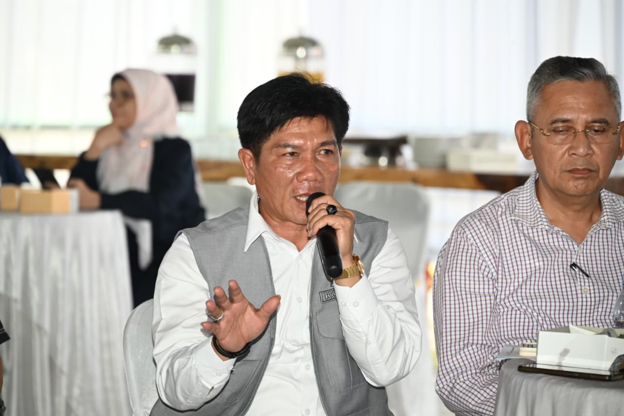 Anggota Komisi IX DPR RI Asep Romy Romaya saat mengikuti kunjungan kerja spesifik Komisi IX DPR RI, di Kabupaten Bandung, Senin (1/12/2025). Foto: Eko/vel.