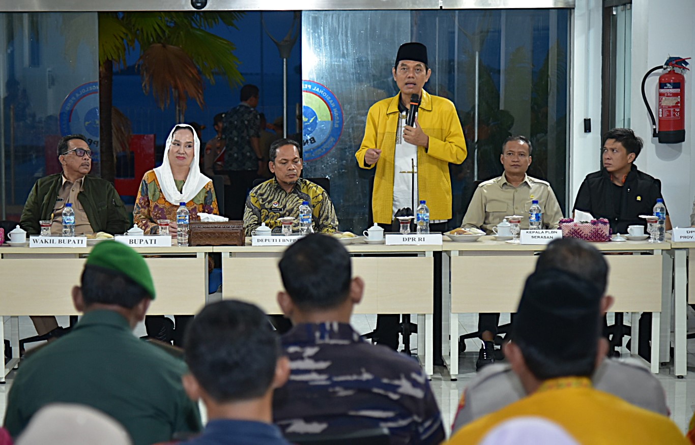 Wakil Ketua Komisi II Zulfikar Arse Sadikin menggelar pertemuan dengan Pemerintah Kabupaten Natuna dan sejumlah instansi terkait di Kecamatan Ranai, Kabupaten Natuna, Kepulauan Riau, Rabu (26/11/2025). Foto : Oji/Andri