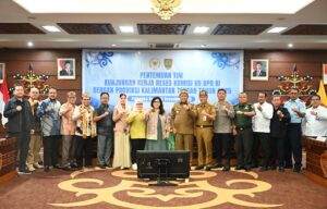 Wakil Ketua Komisi VII DPR Evita Nursanty saat memimpin kunjungan kerja reses dengan bertemu kementerian dan lembaga yang menjadi mitranya di Palangka Raya, Kalimantan Tengah (15/12/2025). Foto : intan/Andri.