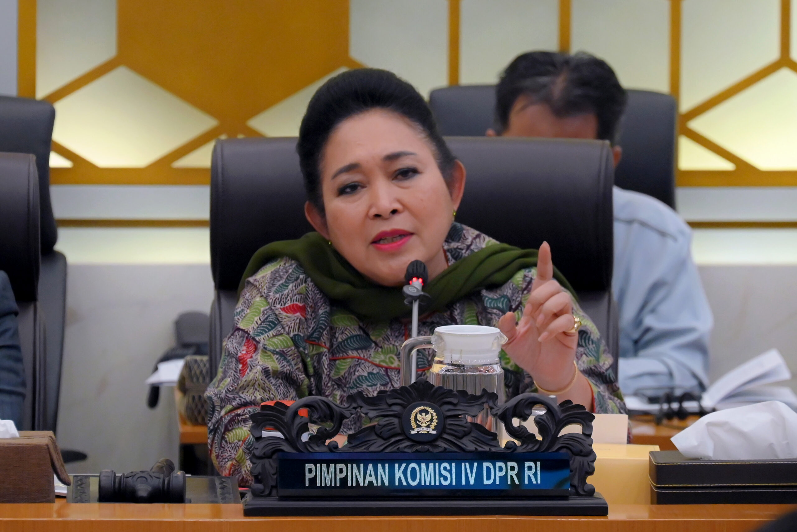 Ketua Komisi IV DPR RI Siti Hediati Hariyadi saat memimpin Rapat Kerja Komisi IV DPR dengan Menteri Kehutanan di Komplek Parlemen Senayan yang digelar pada Kamis, (4/12/2025). Foto : Mentari/Han.