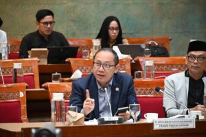 Anggota Komisi X DPR RI Muhamad Nur Purnamasidi saat mengikuti Rapat Kerja Komisi X DPR RI bersama Mendiktisaintek RI serta BRIN, di Gedung Nusantara I, DPR RI, Senayan, Jakarta, Senin (8/12/2025). Foto: Mares/vel.