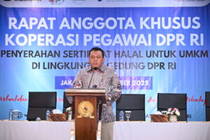Ketua Pengawas Koperasi Sekretariat Jenderal DPR RI Rudi Rochmansyah saat agenda Rapat Anggota Khusus Koperasi Pegawai DPR RI Tahun 2025 di Senayan, Jakarta, Rabu (17/12/2025). Foto : Farhan/Han.
