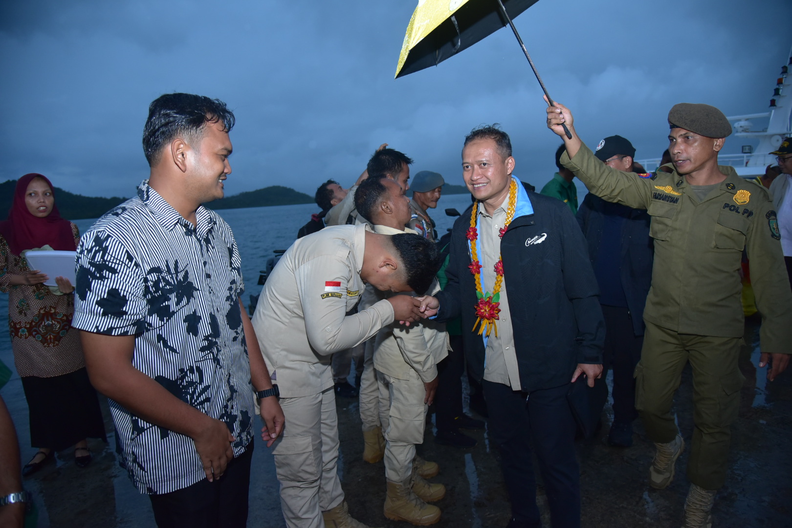 Anggota Komisi II DPR RI, Azis Subekti saat pertemuan dengan Bupati Natuna dan Forkompinda di Kabupaten Natuna Provinsi Kepulauan Riau, Rabu (26/11/2025). Foto : Oji/Andri