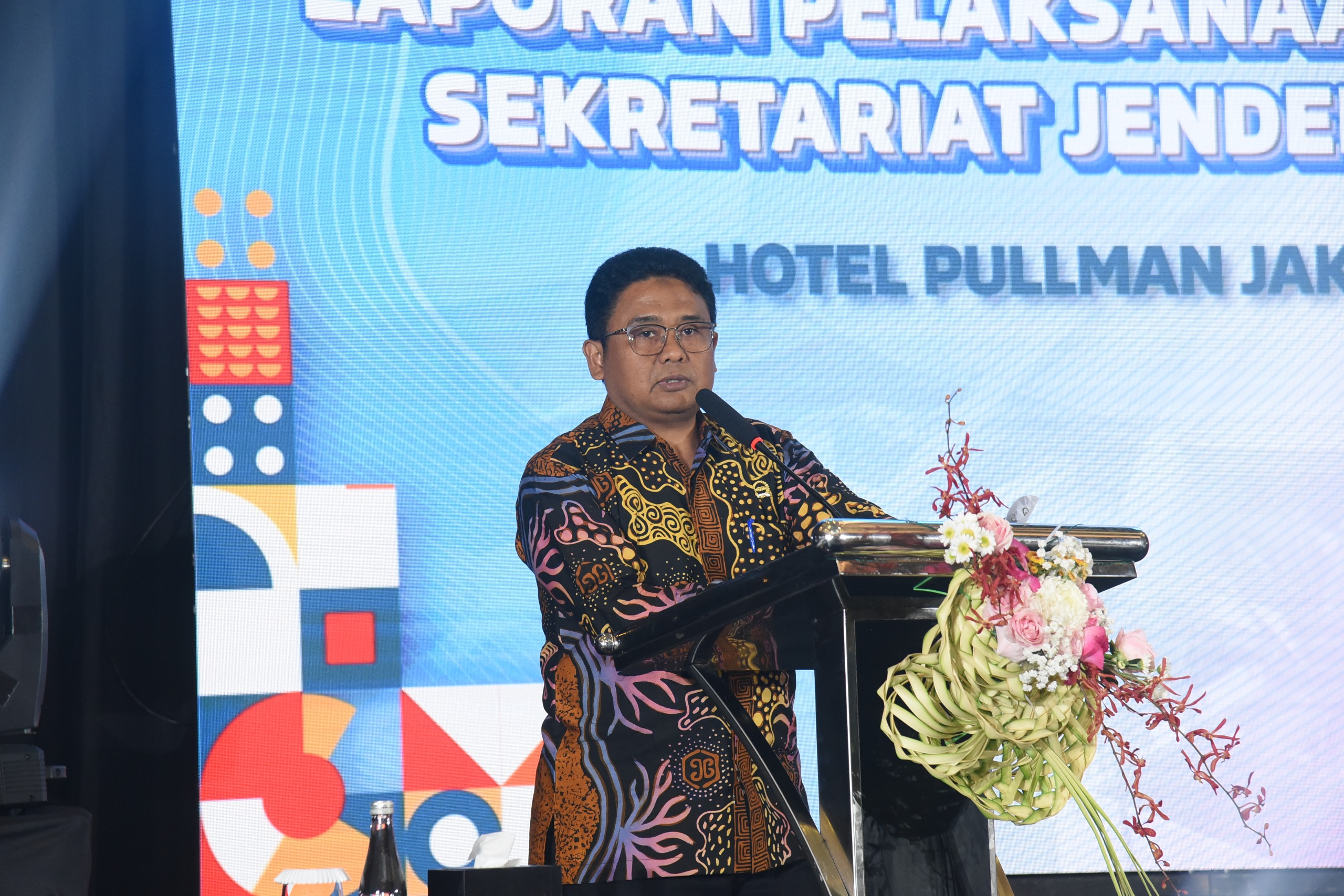 Deputi Bidang Administrasi Setjen DPR RI, Rahmad Budiaji, saat menyampaikan arahan pada Rapat Kerja Monitoring dan Evaluasi (Monev) Reformasi Birokrasi (RB) Section Tahun 2025. Foto: Arief/vel.