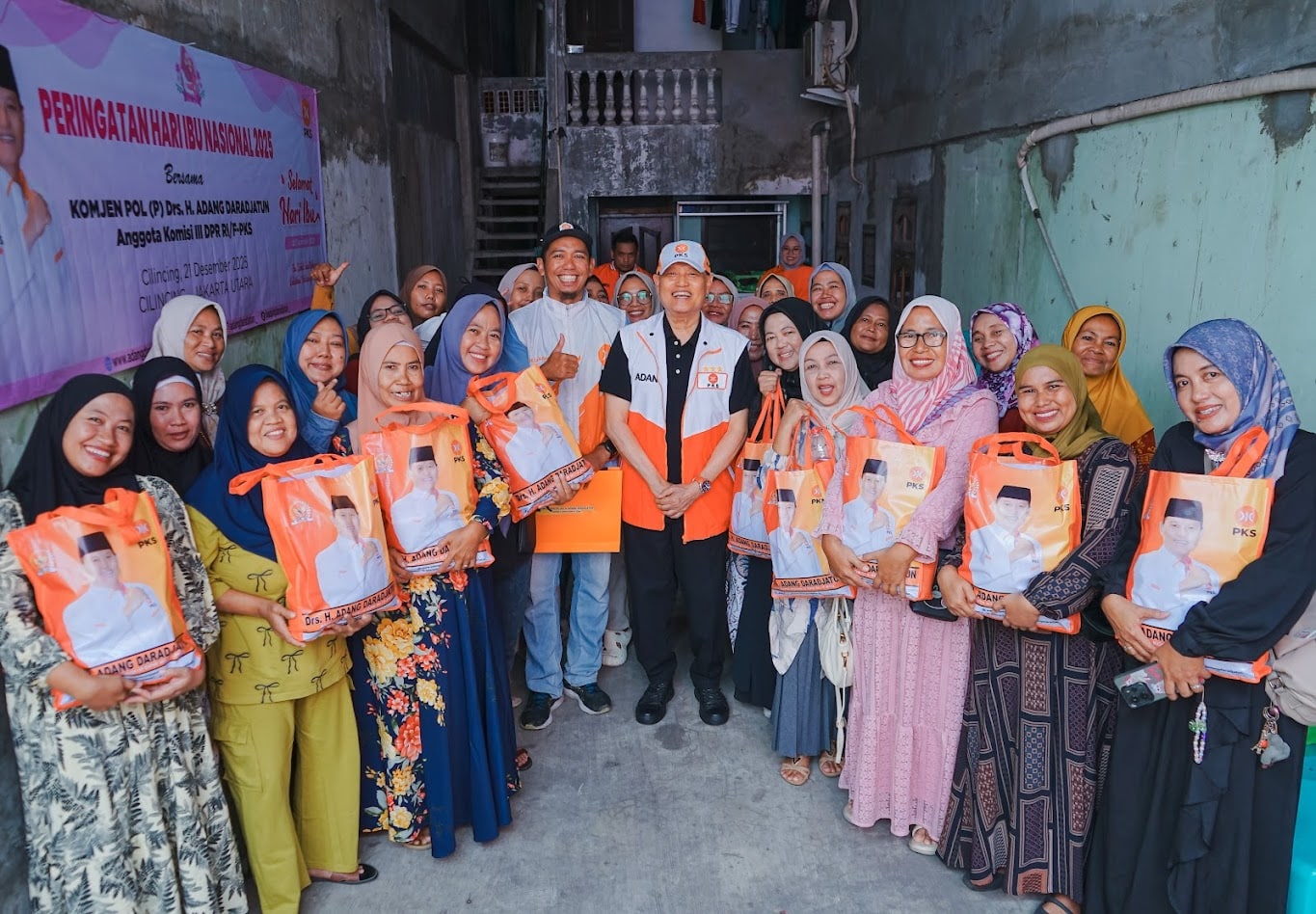 Anggota DPR RI, Adang Daradjatun saat reses Masa Sidang II Tahun Sidang 2024–2025 di Kecamatan Cilincing, Jakarta Utara, Jakarta, beberapa waktu lalu. Foto: Ist/Karisma.