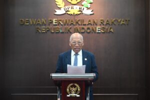 Anggota Komisi III DPR RI, I Wayan Sudirta, saat menyampaikan keterangan DPR RI pada uji Materiil UU Nomor 24 Tahun 2009 tentang Bendera, Bahasa, dan Lambang Negara, serta Lagu Kebangsaan, terhadap UUD 1945 secara virtual. Foto: Sari/vel.