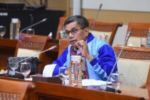 Anggota Komisi III DPR RI Hinca Pandjaitan saat mengikuti Rapat Panja Reformasi Kepolisian RI, Kejaksaan RI, dan Pengadilan, di Gedung Nusantara II Kamis (4/12/2025). Foto: Dep/vel.