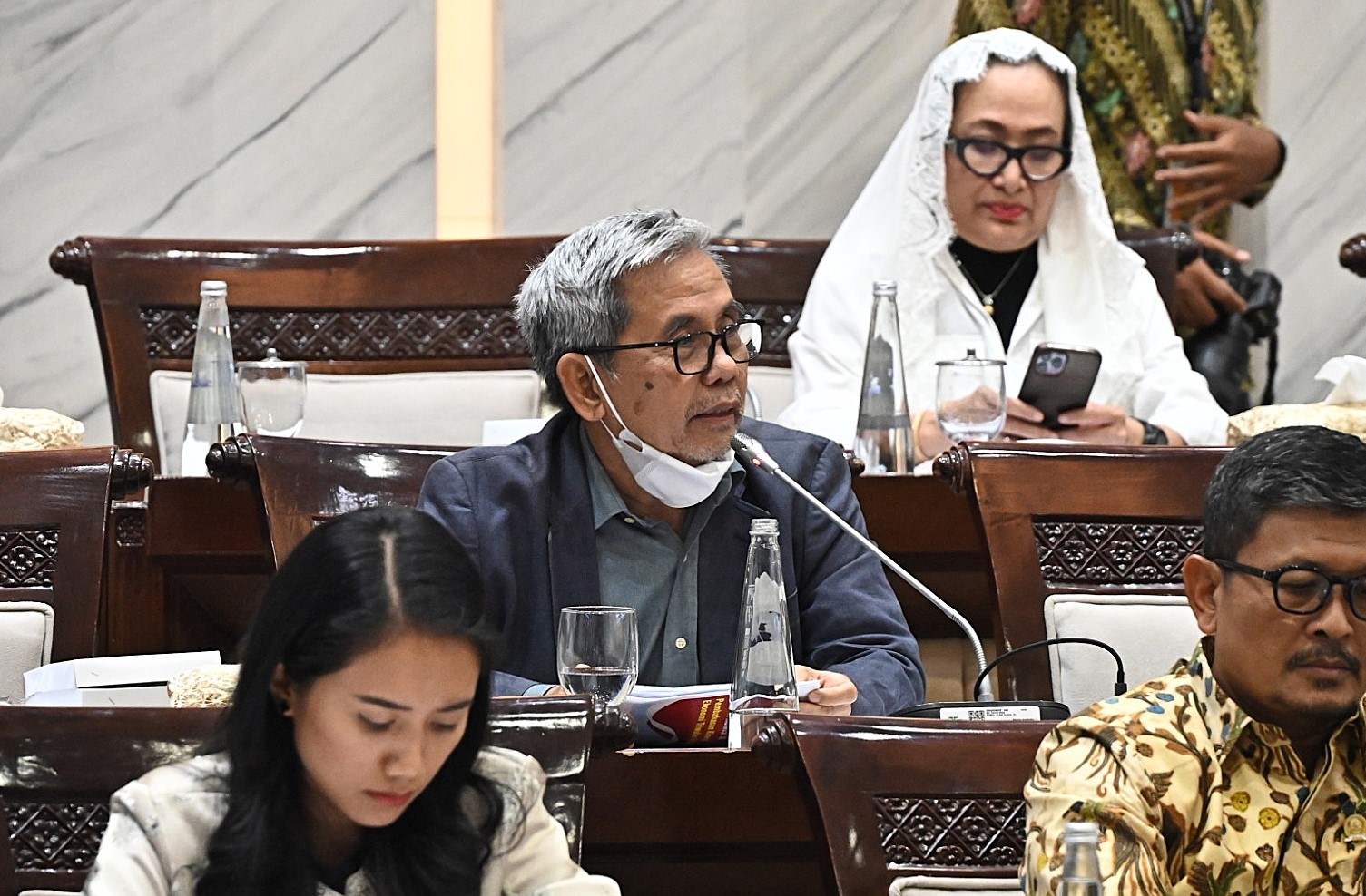 Anggota Komisi XI DPR RI Kardaya Watnika saat rapat kerja dengan Menteri Keuangan di Ruang Rapat Komisi XI DPR RI, Kamis (27/11/2025). Foto : Alma/Andri