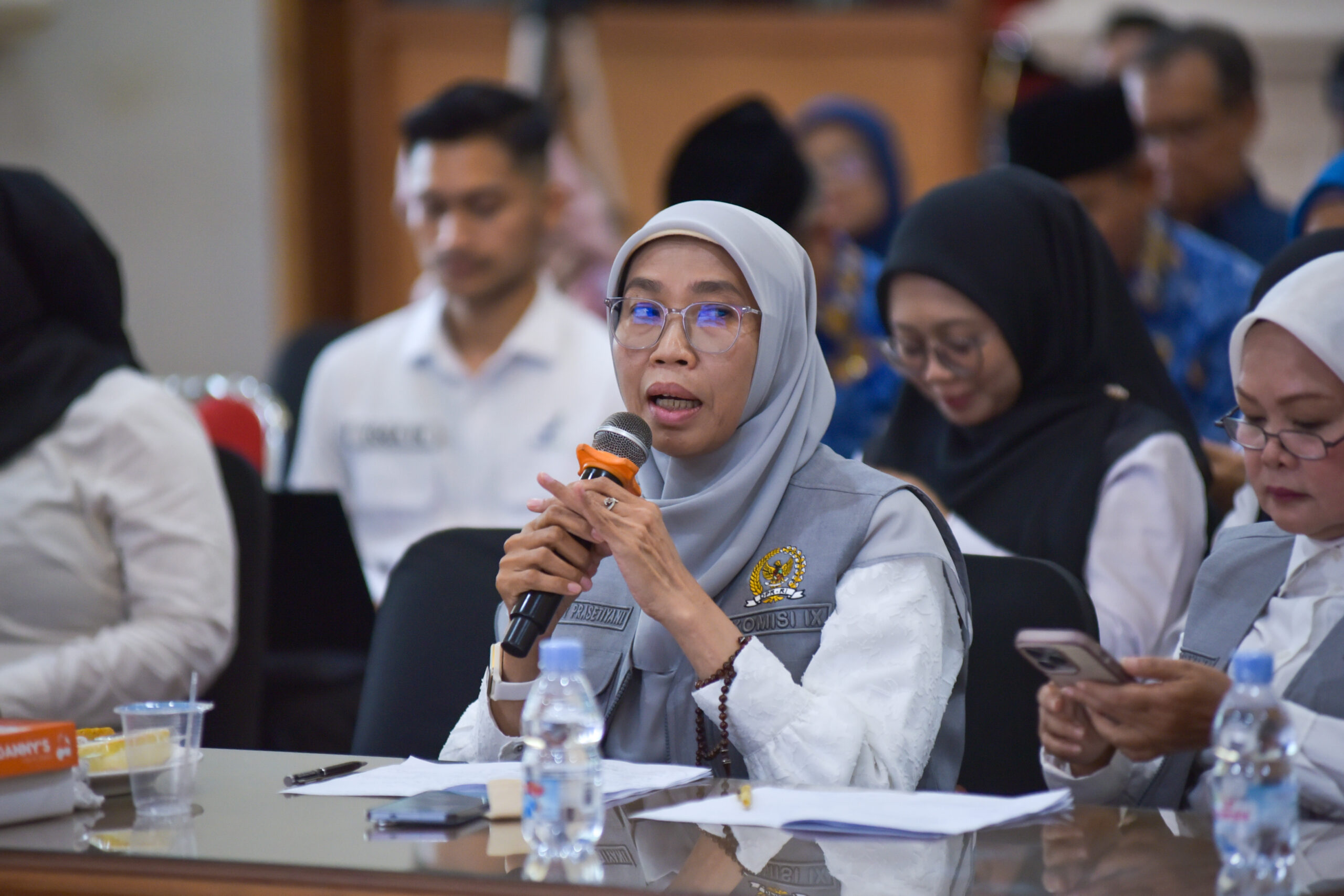 Anggota Komisi IX DPR RI, Netty Prasetiyani, saat mengikuti Kunjungan Kerja Spesifik Komisi IX di Cirebon, Jawa Barat, Senin (1/12/2025). Foto: Eno/vel.