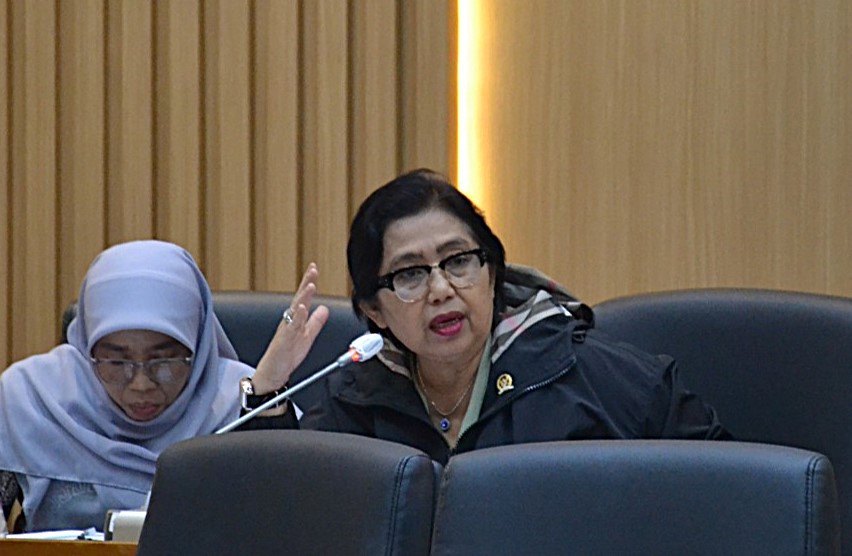 Anggota Komisi IX DPR RI, Irma Suryani Chaniago dalam Rapat Panja JKN Komisi IX DPR RI bersama Kementerian Kesehatan, di ruang rapat Komisi IX, Gedung Nusantara I, DPR RI, Senayan, Jakarta, Rabu (26/11/2025). Foto : Hafizh/Andri