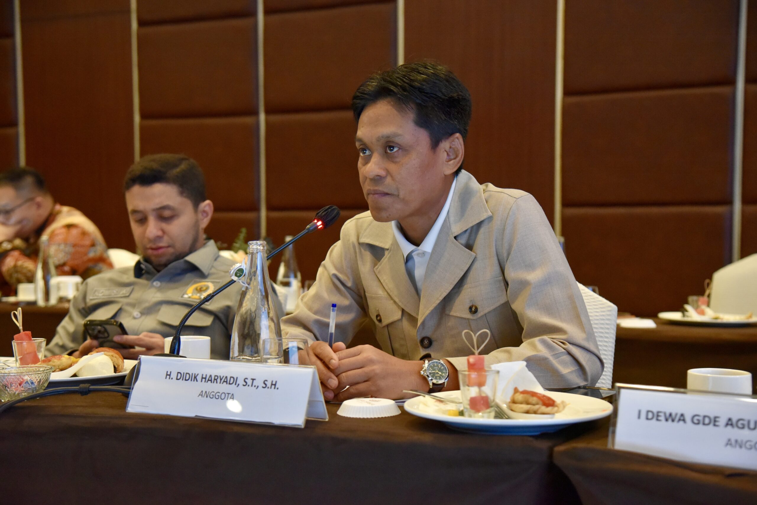 Anggota Komisi XI DPR RI Didik Haryadi, saat pertemuan kunjungan kerja ke Nusa Dua, Bali pada Sabtu (6/12/2025). Foto: Bunga/vel.