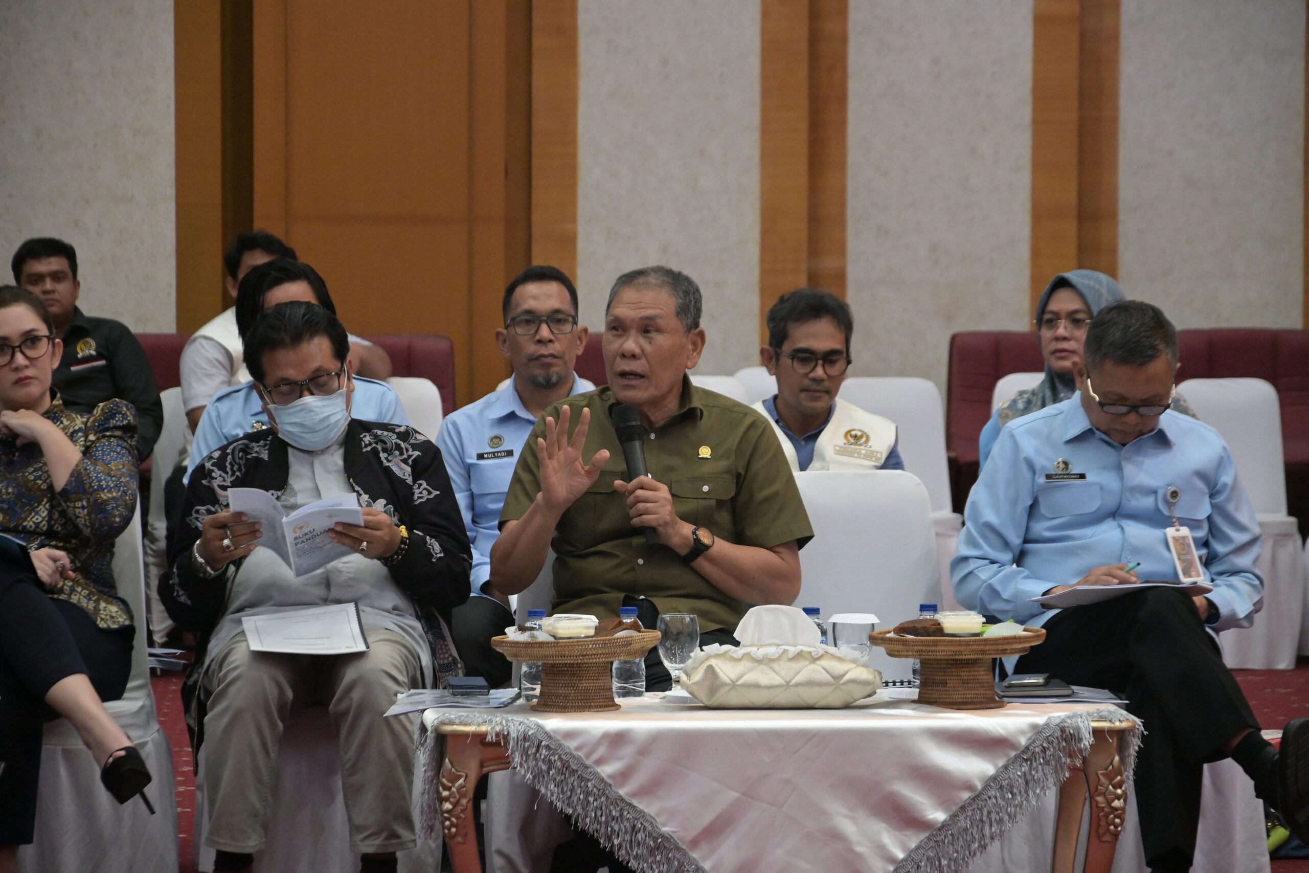 Anggota Komisi IX DPR RI, Ahmad Safei, saat mengikuti pertemuan Kunjungan Kerja Reses Komisi IX DPR RI dengan Pemerintah Provinsi Sulawesi Tenggara dan mitra kementerian terkait, di Kendari, Sulawesi Tenggara, Rabu, (10/12/2025). Foto: Ubed/vel.