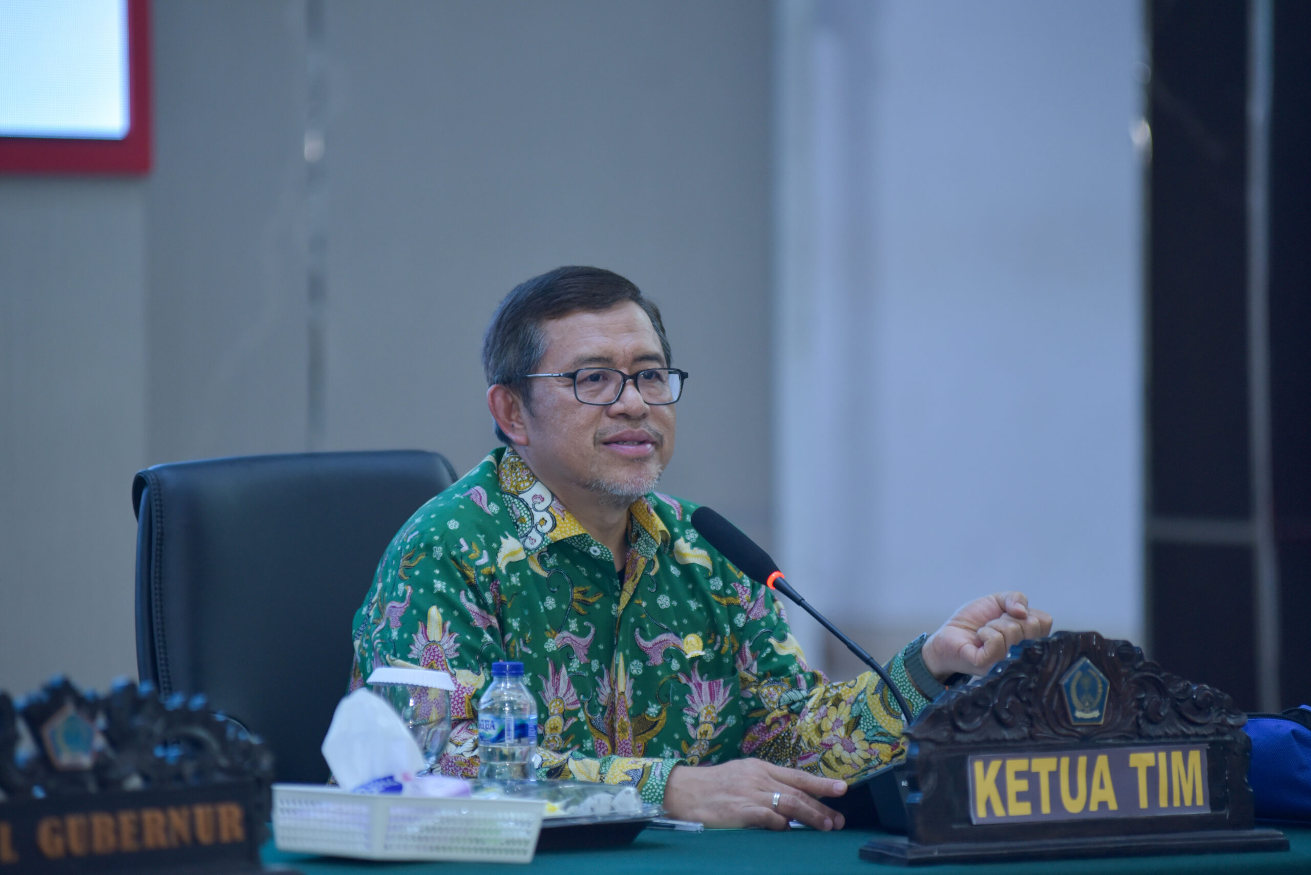 Ketua BAM DPR RI Ahmad Heryawan saat kunjungan kerja BAM DPR RI di Kantor Gubernur Sulawesi Utara, Selasa (16/12/2025). Foto : Kresno/Han.