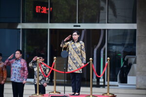 Deputi Bidang Persidangan Setjen DPR RI Suprihartini saat Upacara Peringatan Hari Ibu ke-97 di lingkungan Kompleks Parlemen, Senayan, Jakarta, Senin (22/12/2025). Foto: Tari/Karisma.