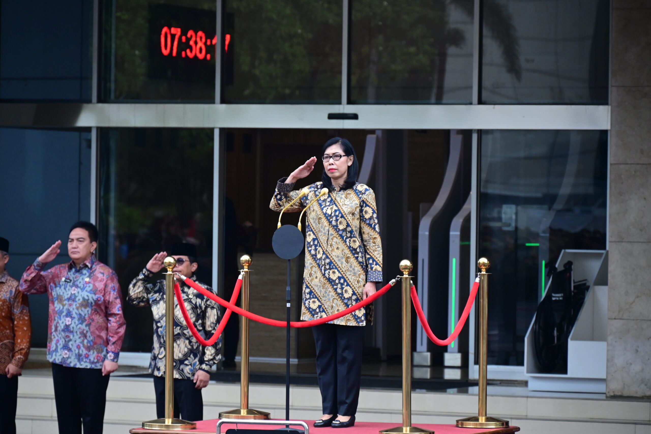 Deputi Bidang Persidangan Setjen DPR RI Suprihartini saat Upacara Peringatan Hari Ibu ke-97 di lingkungan Kompleks Parlemen, Senayan, Jakarta, Senin (22/12/2025). Foto: Tari/Karisma.