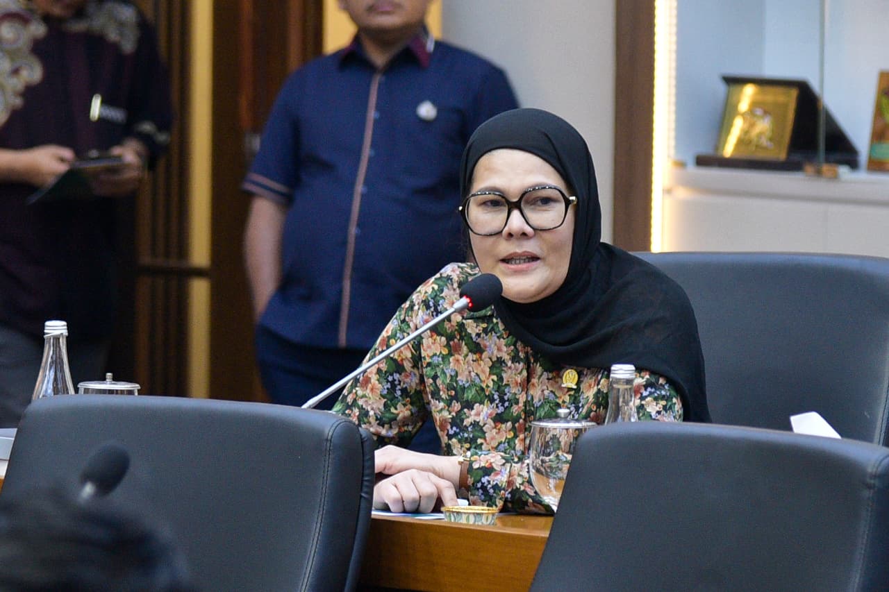 Anggota Badan Legislasi (Baleg) DPR RI Eva Monalisa saat mengikuti RDPU bersama Lembaga Manajemen Kolektif Nasional (LMKN) di Gedung Nusantara I, DPR RI, Senayan, Jakarta, Kamis (27/11/2025). Foto: Munchen/vel.