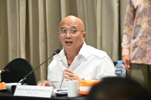 Wakil Ketua Komisi XII DPR RI, Dony Maryadi Oekon, saat memimpin pertemuan dalam rangka pengawasan Komisi XII DPR RI terhadap Pertamina yang dilaksanakan di Bandung, Jawa Barat, Jumat (12/12/2025). Foto: Estu/vel.