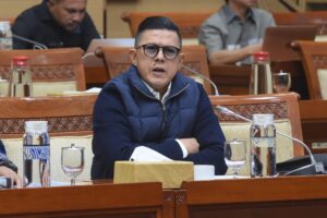 Anggota Komisi III DPR RI Soedeson Tandra saat mengikuti Rapat Panitia Kerja (Panja) Reformasi Polri, Kejaksaan, dan Pengadilan di Nusantara II, DPR RI, Senayan, Jakarta, Selasa (2/12/2025). Foto: Arief/vel.