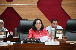 Wakil Ketua Komisi X DPR RI Maria Yohana Esti Wijayati saat memimpin Rapat Kerja Komisi X DPR RI dengan Mendiktisaintek RI di Gedung DPR RI, Senayan, Jakarta, Senin (8/12/2025). Foto: Mares/vel.