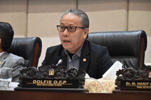 Wakil Ketua Komisi XI DPR Dolfie O.F.P dalam rapat kerja Komisi XI DPR RI bersama Kementerian Keuangan yang diselenggarakan pada Kamis (27/11/2025) di Gedung Nusantara II, Senayan, Jakarta. Foto : Alma/Andri
