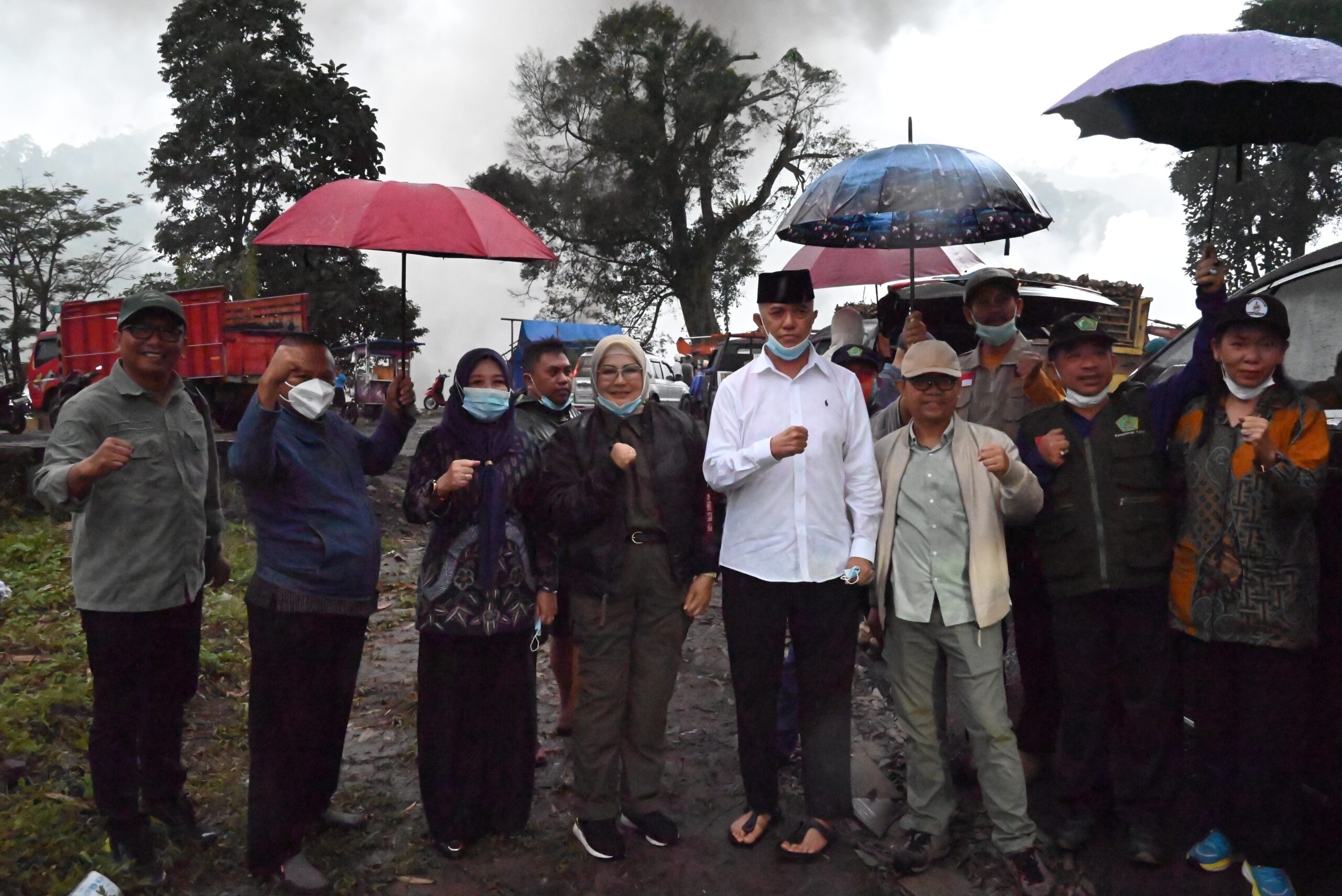 Wakil Ketua Komisi VIII DPR RI, Singgih Januratmoko, saat kegiatan Kunjungan Spesifik Komisi VIII DPR ke Lumajang, Jawa Timur, Sabtu (6/12/2025). Foto: Yoga/vel.