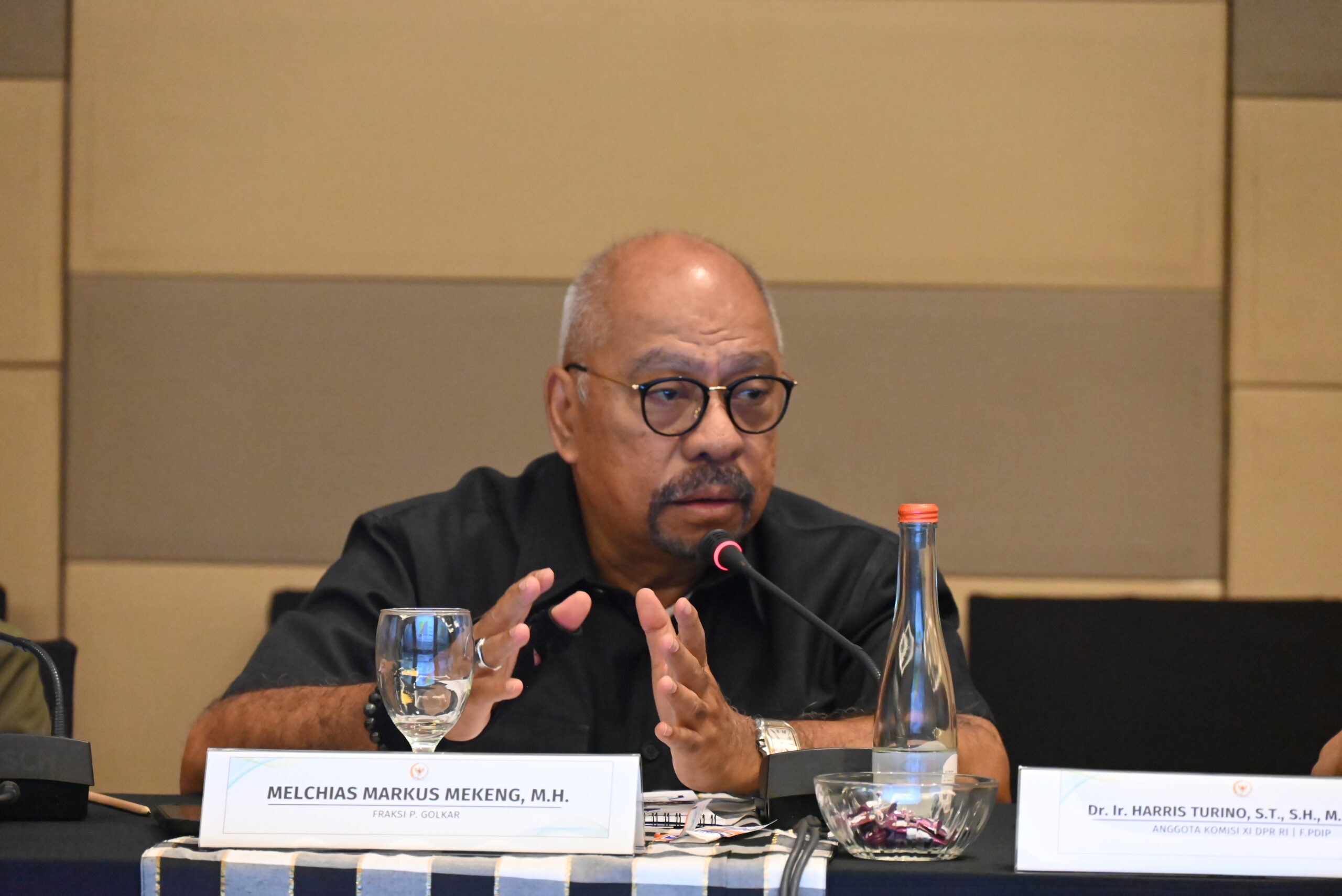 Anggota Komisi XI DPR RI, Melchias Markus Mekeng, saat pertemuan kunjungan spesifik Komisi XI DPR RI ke PT PELNI di Denpasar, Bali, Sabtu (6/12/2025). Foto: Balggys/vel.