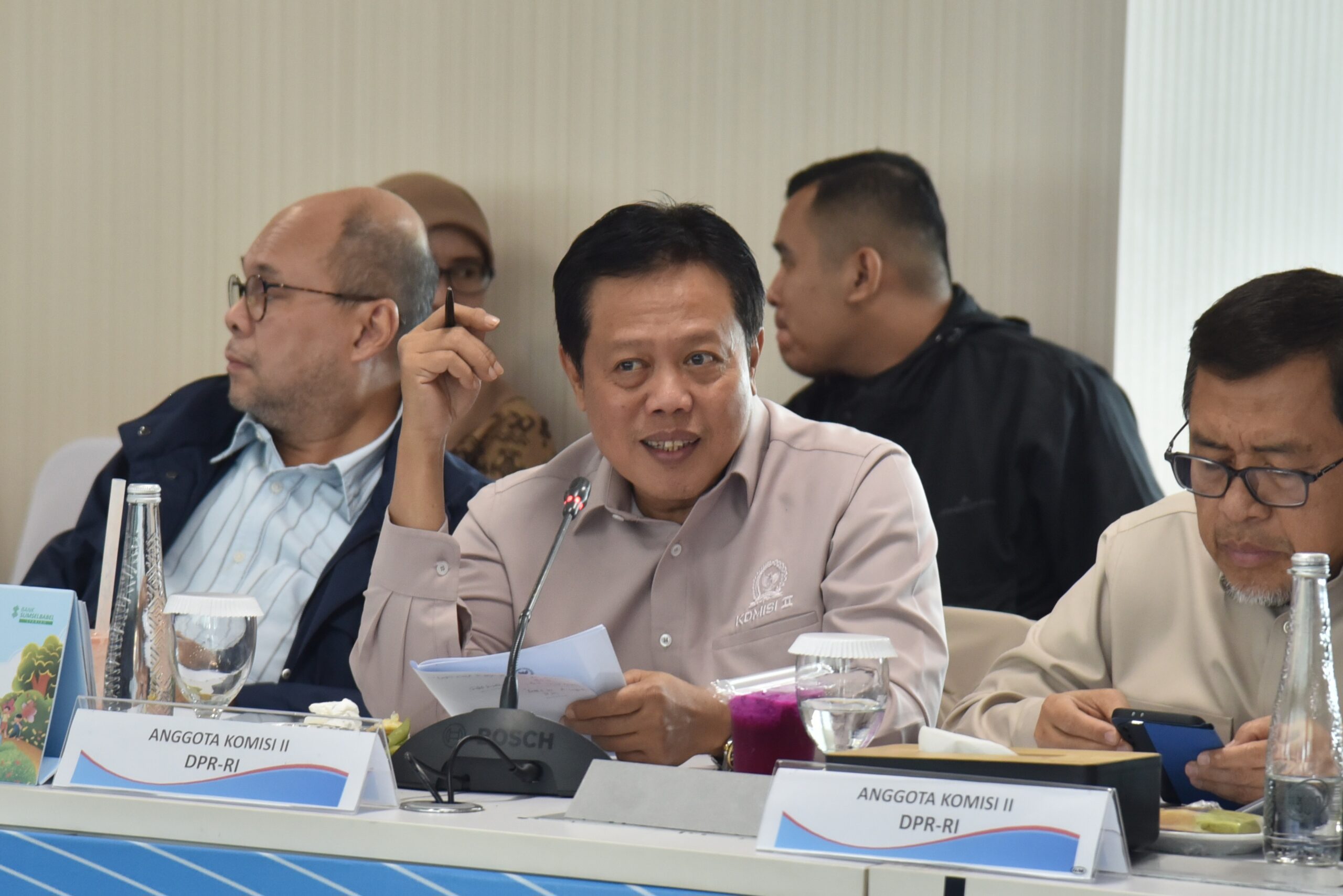 Anggota Komisi II DPR RI Mohammad Toha saat melakukan kunjungan kerja reses dengan manajemen Bank Sumsel Babel dan jajaran Pemerintah Provinsi Sumatera Selatan di Kota Palembang, Sumatera Selatan, Rabu (10/12/2025). Foto: Gys/Alma.